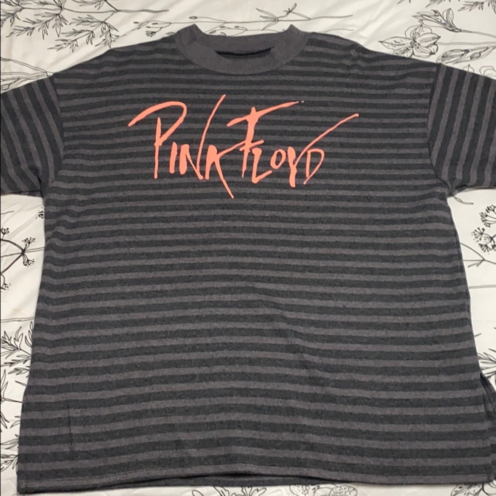 American Eagle Pink Floyd shirt- size medium